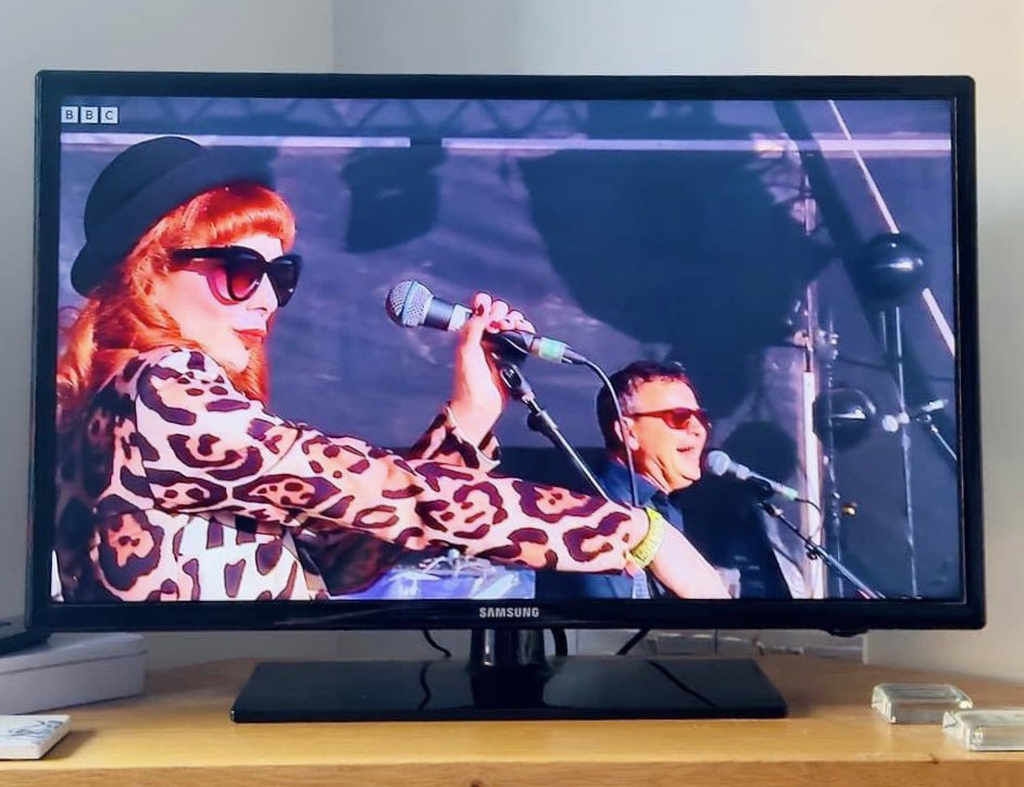 @The_Anchoress Absolutely magical!! Thanks for a great set @CatherineAD and @Manics - on fire!! 🔥🐯👏👏👏👏