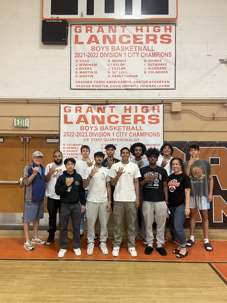 MsMcMurrin's tweet photo. The championship rings are here!!!  Love this team!  (Wish everyone could have been here for this!). @Grant_athletics  @USGRANTBBALL https://t.co/JJH2vKyssl