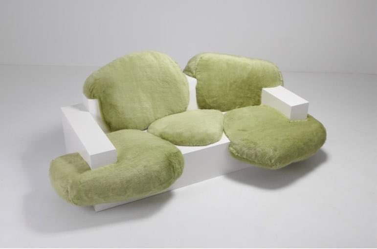 Janne Schimmel ve Moreno Schweikle ikilisi Milano, Paris gibi şehirlerdeki sergilere kendilerine has tasarım mobilyalarıyla dikkat çekiyor. Schimmel ve Schwiekle,  organik formlar yaratmak üzere biçim değiştirme fikrinden yararlanıyorlar. #ArtistOnTwitter