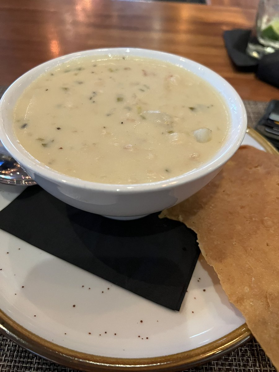 Possibly THE best New England Clam Chowder I’ve ever tasted at the @HiltonHotels Boston Faneuil