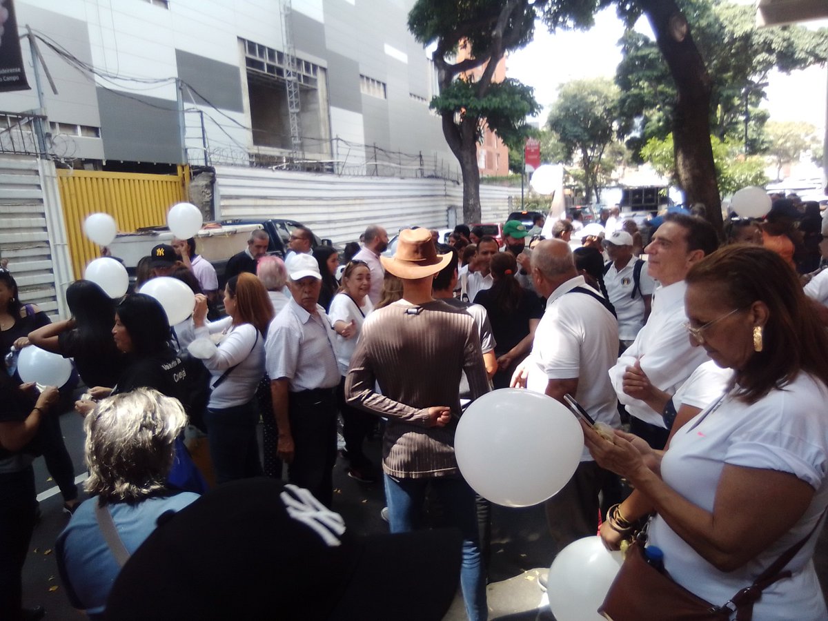 YesidDeJesus6's tweet photo. 👏👏🇻🇪🇻🇪Nuestro Municipio Páez Rio Chico activos y tambien presentes en la inscripción de nuestro abanderado y lider @@Prosperi Carlos Acción Democratica en resistencia tenemos candidato apostando la Unidad carajo👏👏👏 https://t.co/sOvS48T0EG