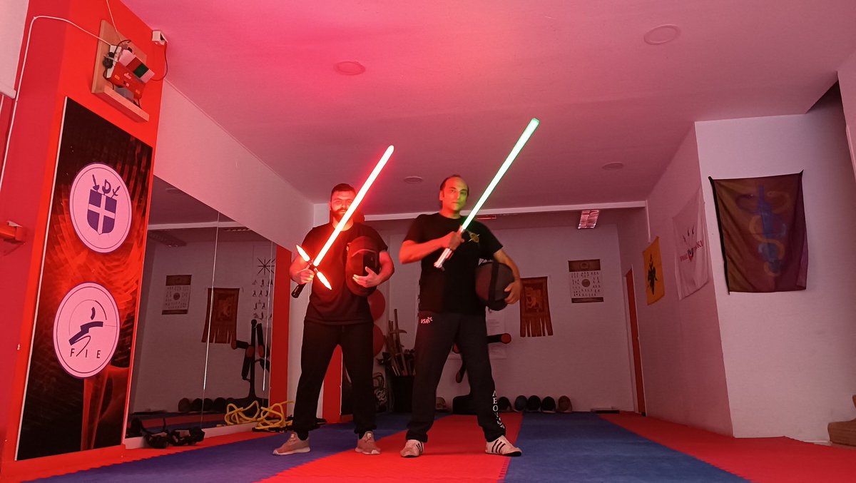 🌑Έγινε... του 'Death Star' σήμερα. 
🤺Jedi εναντίον Σιθ.

#LaserFencing #LaserFencingHellas #starwars #greece #fencing #mygreekfencing #lightsaber