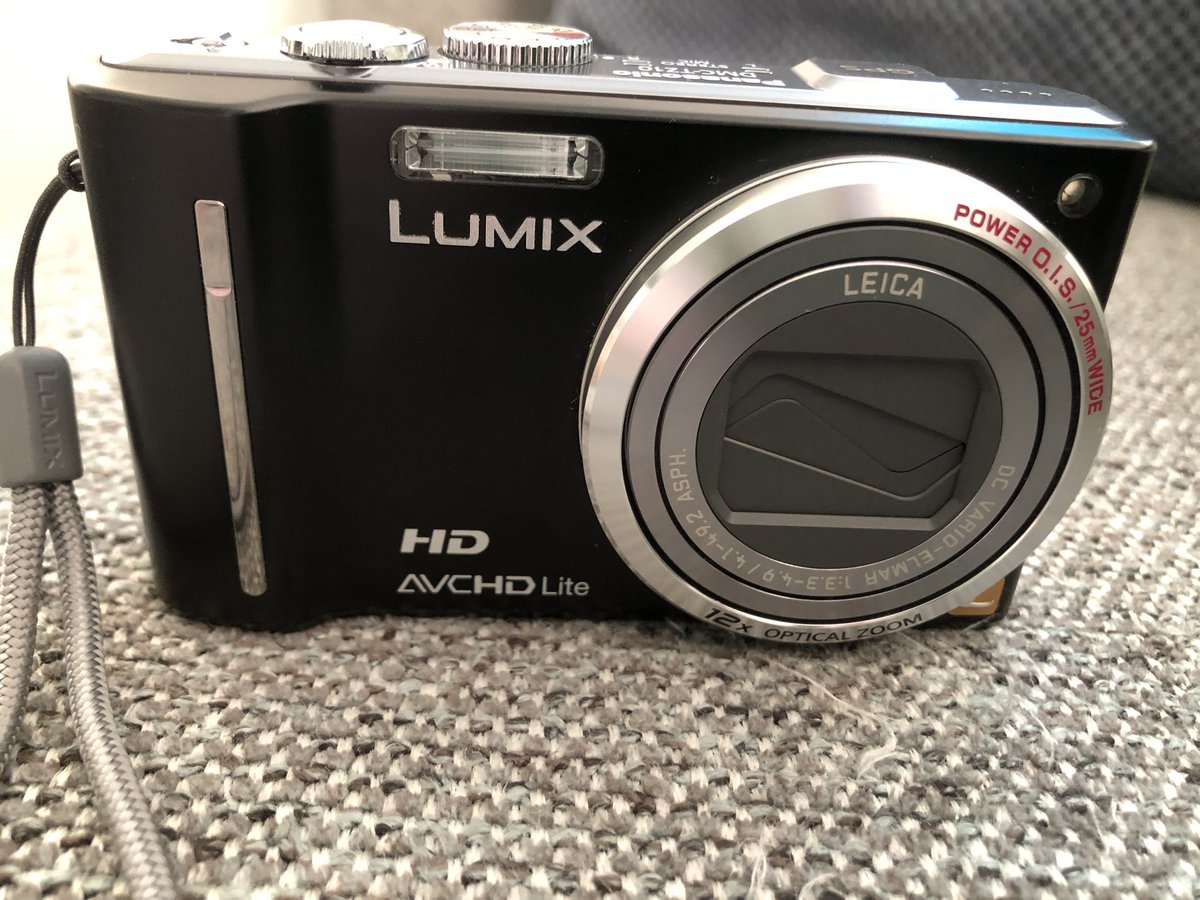 FotografeLisa's tweet image. Tijdelijk even een #compactcamera te leen van mijn lieve ouders 😊📸 

Zou veel vaker een camera bij me willen hebben. Maar ik heb niet altijd zin om m’n grote fototas incl alle spullen mee te slepen. 

Dan is zo eens als hier 👇🏻 een stuk makkelijker 😁