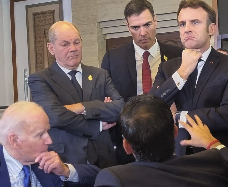 ¿Cuál Golpe de Estado?

Ha sido una gran ocasión para que los enemigos internos muestren la cara, y los ucranianos se precipiten.

Mientras, Zelensky persigue al alcalde de su capital.

¡Una guerra de estrategias!