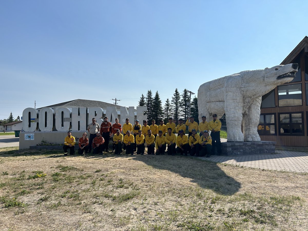 ONforestfires's tweet photo. Cochrane Fire Management Supervisor Richard Perin & the Joanis FireRanger crew welcome Mexican forest firefighters to the city of Cochrane yesterday. They are pictured beside the iconic polar bear before travelling to #Cochrane7 fire where waterbombers are working this afternoon. https://t.co/BcPnd7Ea2X