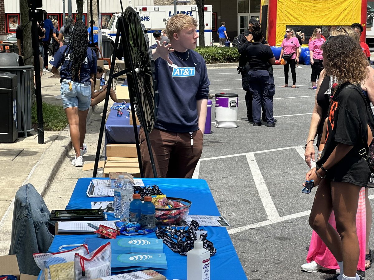 AT&T Laurel Town Center tweet media