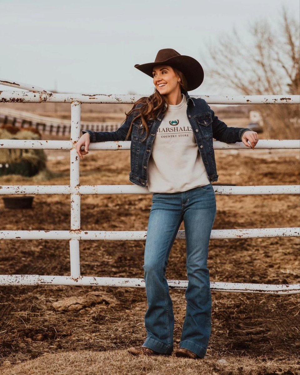 @Amber_Marshall photographed by Alexandria Rowley for Marshall's Country Store promotional content. 🤠✨️🛻 Have you bought anything from Amber's store yet? Share in the comments! 📸: Alexandria Rowley (insta: .@alexandriarowley )