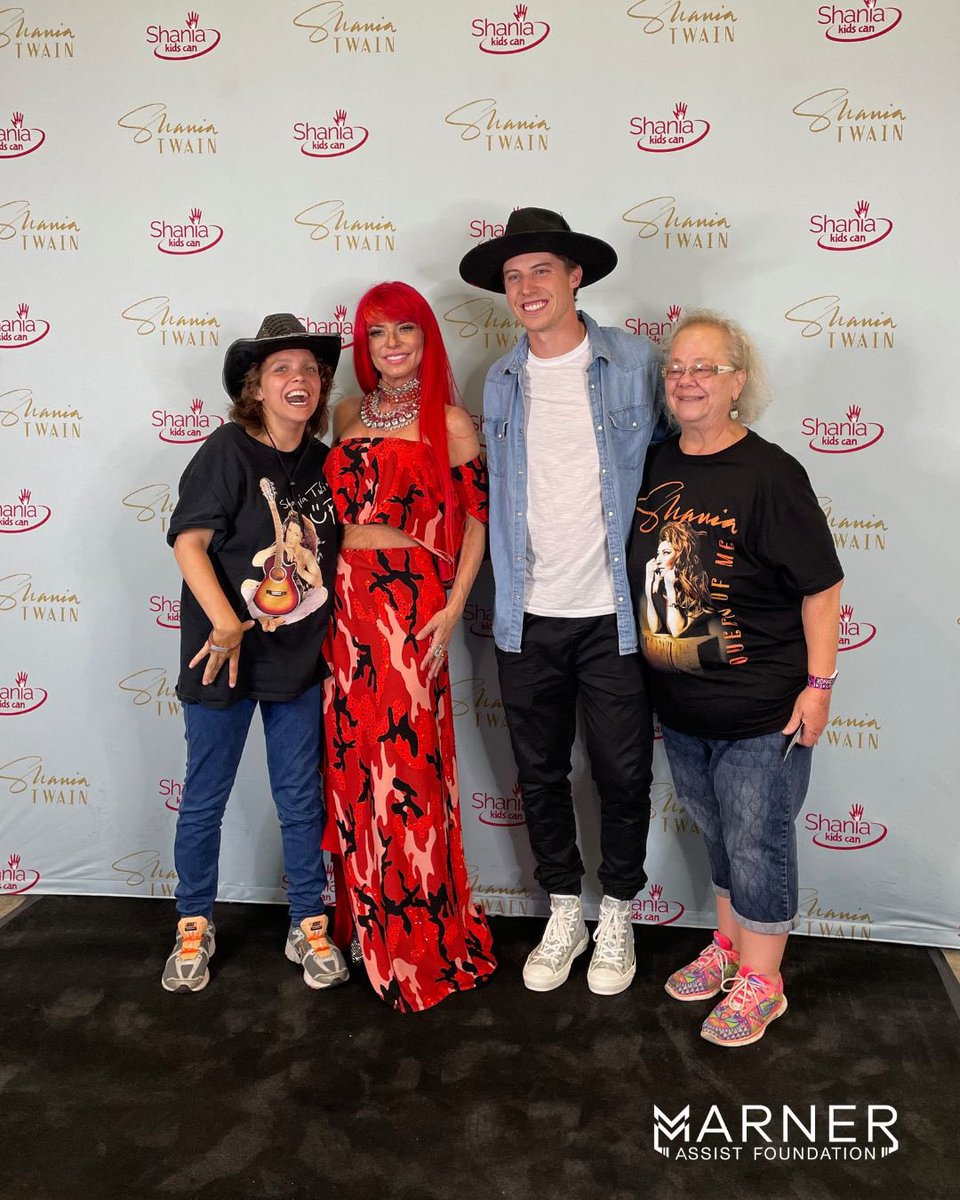 MarnerAssist's tweet photo. We had a blast with contest winner Gemma H. who shared a VIP fan experience with @Marner93 &amp; @ShaniaTwain last night!
Thank you to all who entered - donations directly support @shaniakidscan &amp; the MAF in our work with vulnerable &amp; disadvantaged youth. #MakeAnAssist @itfactorbiz https://t.co/cZCNJSFgQW