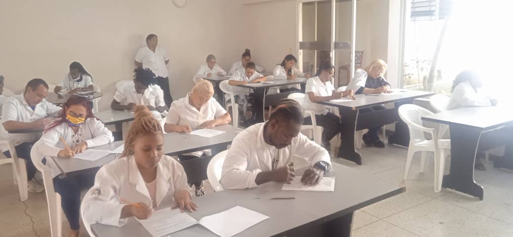 Examen teórico de la segunda edición del diplomado en Ozonoterapia. Delta Amacuro desde el Estado Bolivar <a href="/cubacooperaven/">Brigada Médica Cubana en Venezuela</a> <a href="/japortalmiranda/">José Angel Portal Miranda</a> <a href="/MINSAPCuba/">Ministerio de Salud Pública de Cuba</a> <a href="/OfiUcs/">Ucsoficial</a> <a href="/TaniaMCruzHdez/">Dra.Tania Margarita Cruz Hernández</a> #CubaPorLaVida #PorUnaDocenciaDeCalidad