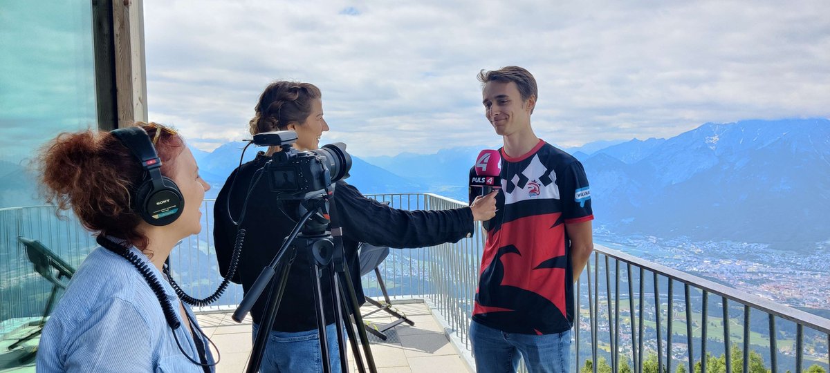 AustrianForce's tweet image. Beim heutigen #RedBullForTheWin Qualifier in Innsbruck wurde am Patscherkofel 2000m Höhe um einen von 9 Finalplätzen gespielt - @Maku_CS und @alex_atcs waren mit dabei. Haltet Ausschau - wir durften @puls4 dabei einige interessante Fragen beantworten😎

#afwill 👑