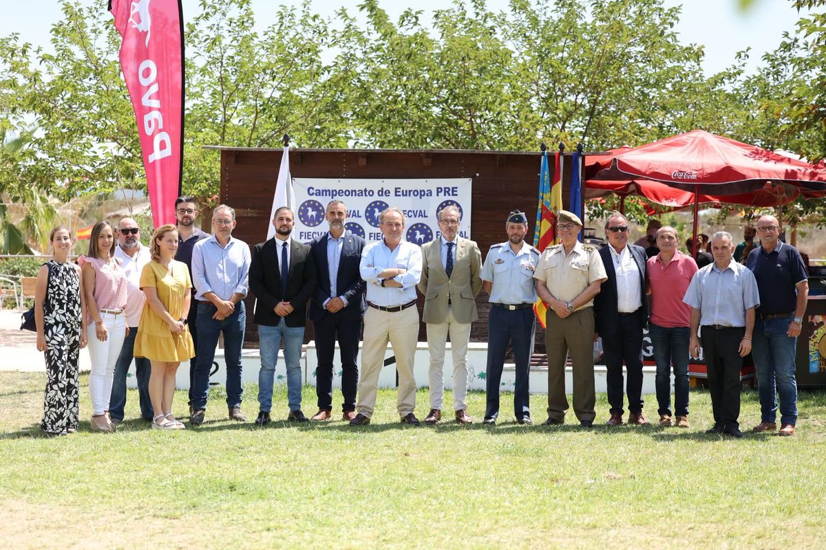 El equipo de gobierno local al completo, tuvo el placer de asistir ayer al acto de inauguración del XXVII Salón del caballo de la Comunidad Valenciana, que se celebra del 22 al 25 de junio en el Club de campo Hípica El Pedregal.