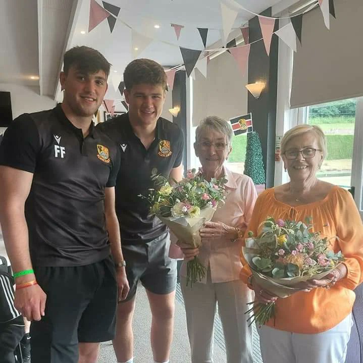A massive thank you to Gemma Johnstone & Mark Steedman who kindly sponsored today's Youth Awards in memory of their fathers.
#oneclubonecommunity #driveonpl #proudtobepl