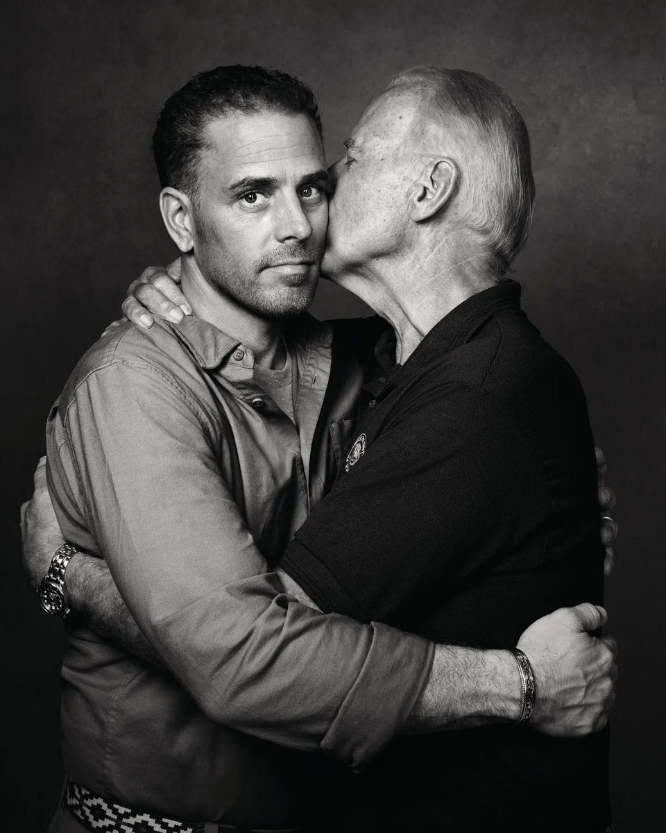 dom_lucre's tweet image. Grown Men, would you let your dad kiss you like Joe Biden is kissing his son Hunter?