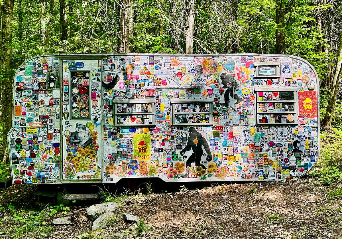 nemesistheshark's tweet image. This is what happens when a sticker company that really likes stickers - invites the whole sticker world to participate in an installation project! 🥰
#onceuponaforest #stickerfun #stickershow #Stickers