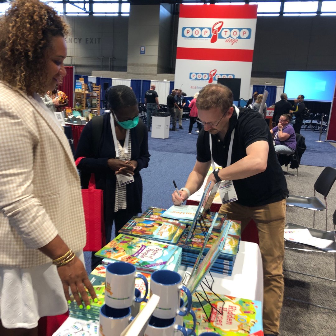 loyolapress's tweet photo. Author of #RememberUswithSmiles @GaryJansen is at #ALAAC23! He has had a great time meeting the librarians in attendance and sharing his award-winning story with them, along with other fantastic #LoyolaPress books! Stop by booth #1851 to say hello and learn more! @ALALibrary https://t.co/5LDlIzkMoC