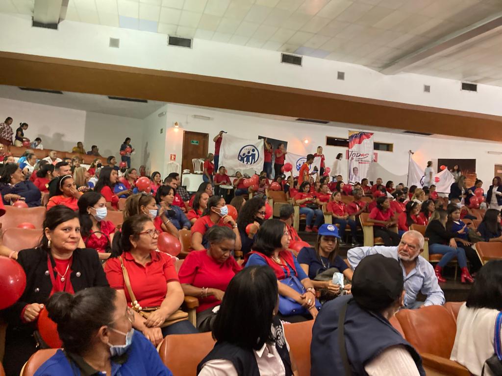 @CoordSaludBolivar.Mpps (@coordsaludboli1) on Twitter photo #24Jun <a href="/MinSaludVE/">MPPSalud</a> Acompañando a la Ministra <a href="/MagaGutierrezV/">Magaly Gutiérrez Viña</a> y al Gobernador <a href="/amarcanopsuv/">Ángel Marcano</a> en el encuentro con los trabajadores de la salud en Guayana.
#JuntosPorCadaLatido
#VictoriaAntiimperialista
<a href="/NicolasMaduro/">Nicolás Maduro</a> #24Jun <a href="/MinSaludVE/">MPPSalud</a> Acompañando a la Ministra <a href="/MagaGutierrezV/">Magaly Gutiérrez Viña</a> y al Gobernador <a href="/amarcanopsuv/">Ángel Marcano</a> en el encuentro con los trabajadores de la salud en Guayana.
#JuntosPorCadaLatido
#VictoriaAntiimperialista
<a href="/NicolasMaduro/">Nicolás Maduro</a>