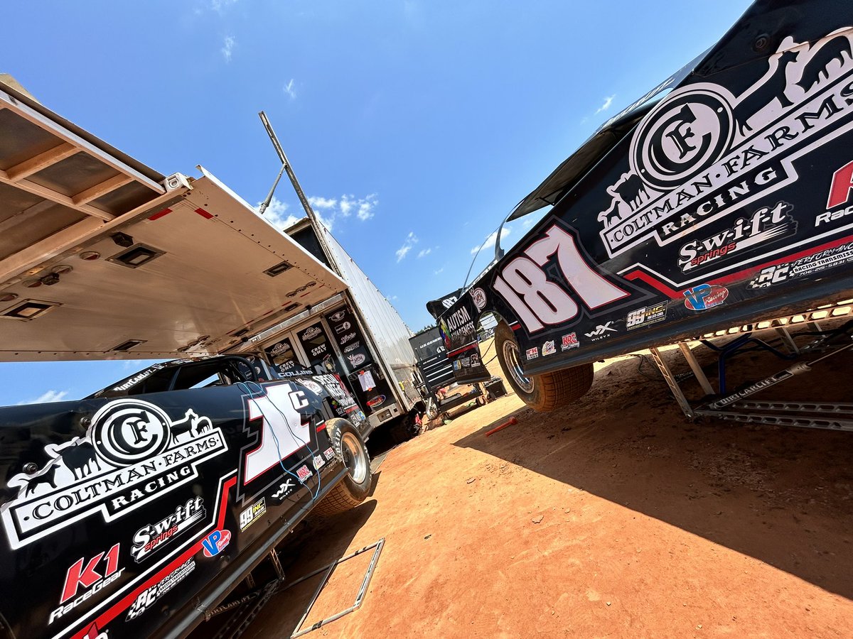 HuntTheFrontSDS's tweet photo. After a good nightโs sleep, the pit area is buzzing with activity once again here at Whynot Motorsports Park.
Teams are preparing for the second night of the #HouseDivided40 โ another 40-lap, $5,000-to-win feature is on tap tonight at the โHouse of Hook!โ ๐ช https://t.co/5L08nbluTZ