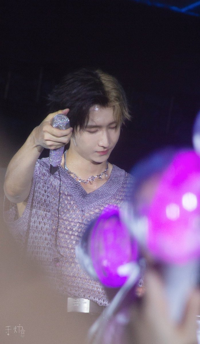 ZhaoRang_Thai's tweet photo. [ 24.06.2023 ]   🐌 
Zhao Rang  fans update 
 
งานเทศกาลดนตรีที่เฉงตู
หนุ่มหล่อผมขาวดำ! 

©️ 千灯明灭-u-
#ZhaoRang #赵让  1/1
#赵让Ryan #R1SE ⚡️ #จ้าวร่าง https://t.co/k1peKElnpC