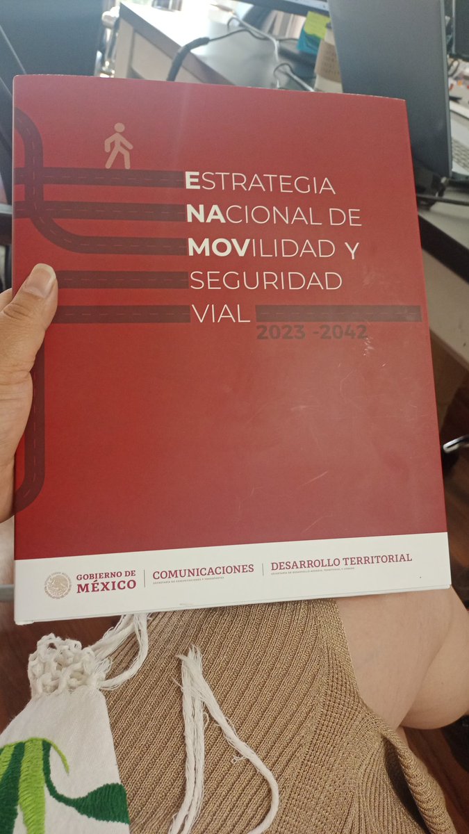 MontealegreRox's tweet photo. En 5 minutos podrás saber qué es la #ENAMOV y como se construyó a convocatoria de @SEDATU_mx sumando miles de voces. 
El camino aún es largo, pero vamos en la dirección correcta.
@MeyerFalcon
@danielo_fajardo
@SICTmx
@HLGatell
@ComunicaCiudad
Video 👇👌 
https://t.co/XsvZ6G2xDP https://t.co/HE5AxtlBGl