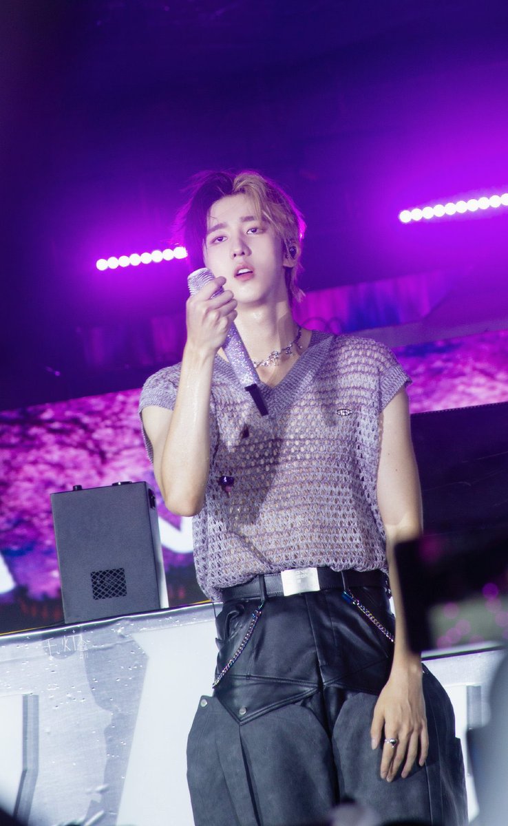 ZhaoRang_Thai's tweet photo. [ 24.06.2023 ]   🐌 
Zhao Rang  fans update 
 
หนุ่มหล่อผมขาวดำ! 

©️ 千灯明灭-u-
#ZhaoRang #赵让  1/1
#赵让Ryan #R1SE ⚡️ #จ้าวร่าง https://t.co/jWbhU77WM4