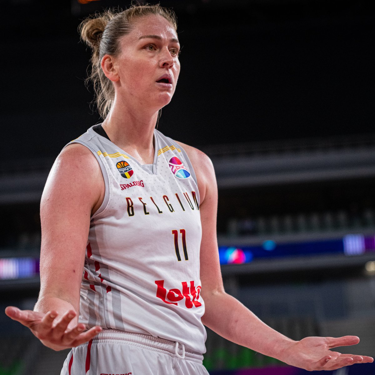 EuroBasketWomen's tweet photo. I am in the arena. 
I am watching the game.
I have no idea when Emma got to 18 points.

#EuroBasketWomen x #DareToDream https://t.co/Awo23IF86v