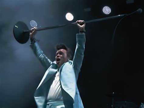 nick_harv's tweet photo. Rick Astley, take a bow! #RickAstley #Glastonbury23 https://t.co/9jNPMgxcz8