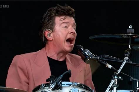 nick_harv's tweet photo. Rick Astley, take a bow! #RickAstley #Glastonbury23 https://t.co/9jNPMgxcz8