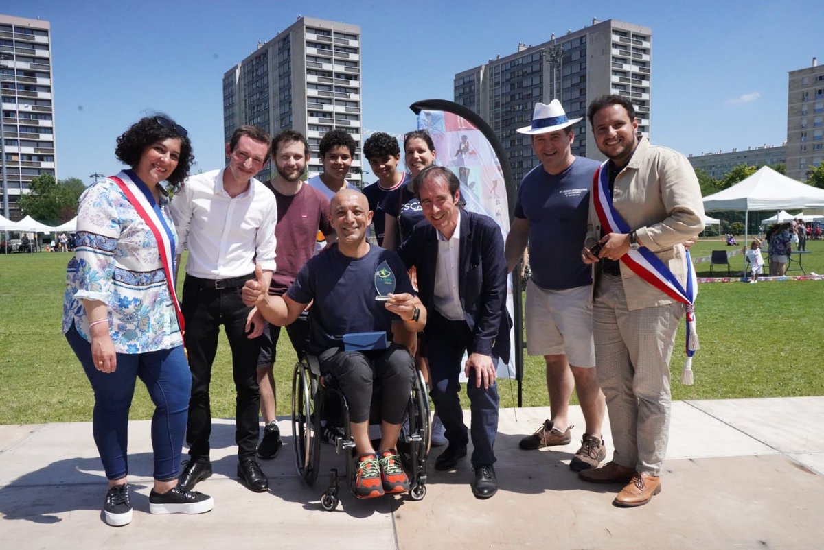 Moez EL ASSINE ▪ PLY (@elassinemoez) on Twitter photo ✨Aujourd'hui, j'ai eu l'honneur de recevoir la palme sportive de la Ville de <a href="/chatillon92320/">Ville de Châtillon</a>
🔝 Cette récompense est le fruit d'un travail collectif réalisé au quotidien avec tous les membres du club <a href="/Escrime92320/">CE escrime 92320</a> 🤺et avec le soutien des services des sports de la Ville. ✨Aujourd'hui, j'ai eu l'honneur de recevoir la palme sportive de la Ville de <a href="/chatillon92320/">Ville de Châtillon</a>
🔝 Cette récompense est le fruit d'un travail collectif réalisé au quotidien avec tous les membres du club <a href="/Escrime92320/">CE escrime 92320</a> 🤺et avec le soutien des services des sports de la Ville.