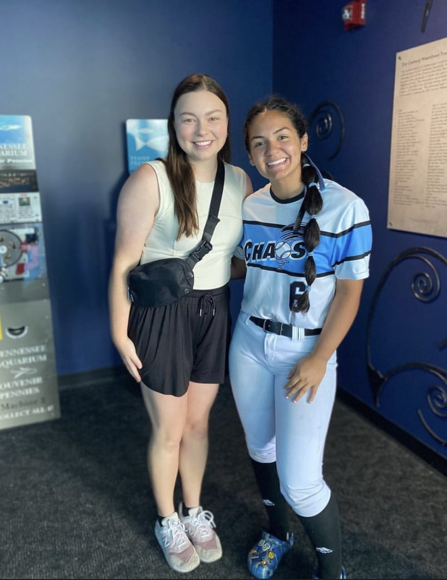 elainasoftball6's tweet photo. Met Caroline Pattison at the Tennessee Aquarium today! Had an amazing conversation and got some great advice about softball! #leesoftball #leeuniversity #sceniccity #pachaos @14uChaos @neveling245 https://t.co/TL4bCUqsOU