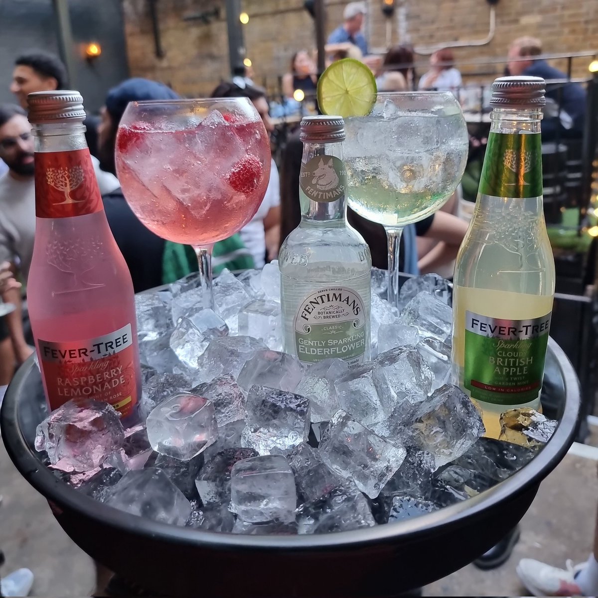 Try our new range of refreshing drinks!
Introducing some of the new favs, Fever tree Raspberry pink Lemonade, Fentimans Elderflower sparkling and a British classic Cloudy Apple 😉

#drink #nonalcoholic #softdrinks #fevertree #Fentimans #pinklemonade #pubterrace #pubwithgarden