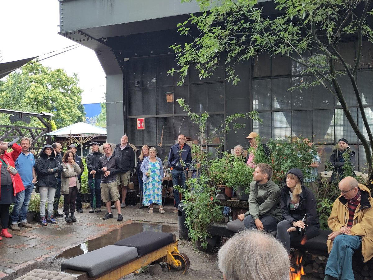 Adfc_Tempelhof's tweet photo. wir hatten gestern ein schönes #JubiläumsSommerFest Danke allen, die dabei waren und DANKE für 40 Jahre aktives politisches Engagement! Es hat sich einiges getan  zur Verbesserung der 🚲Situation in Berlin, wenn wir zurückschauen. Doch eine Verkehrswende ist es noch nicht!! https://t.co/mUYwCEgbin