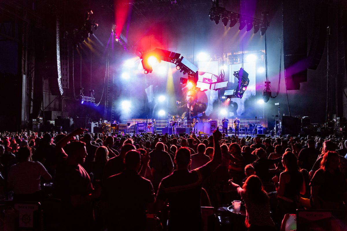 davematthewsbnd's tweet photo. A great night yesterday in Burgettstown, PA with #DMB2023! Are you ready for tonight at the @MerriweatherPP in Columbia, MD? #SeeYouOnTheRoad

📸 @rodrigodmbrasil https://t.co/tVg2hi98xr