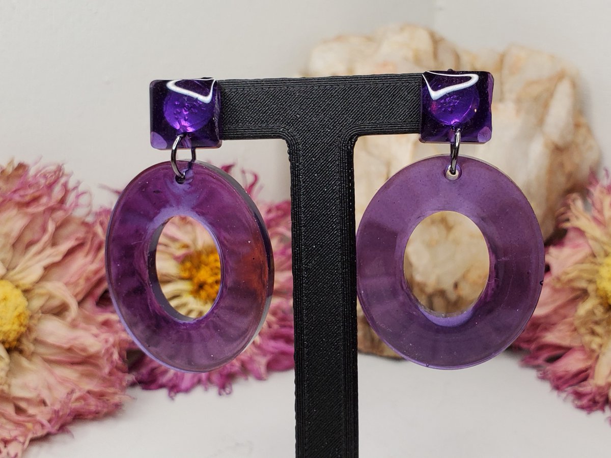 C4StudiosNC's tweet photo. It's been a shiny week in the studio!  Enjoy the weekend 😄  https://t.co/RbfKcJejHU #cfourstudiosnc #sparkleandshine #polymerclayearrings #resinearrings #groovy #translucent https://t.co/FyeT1CpX0H
