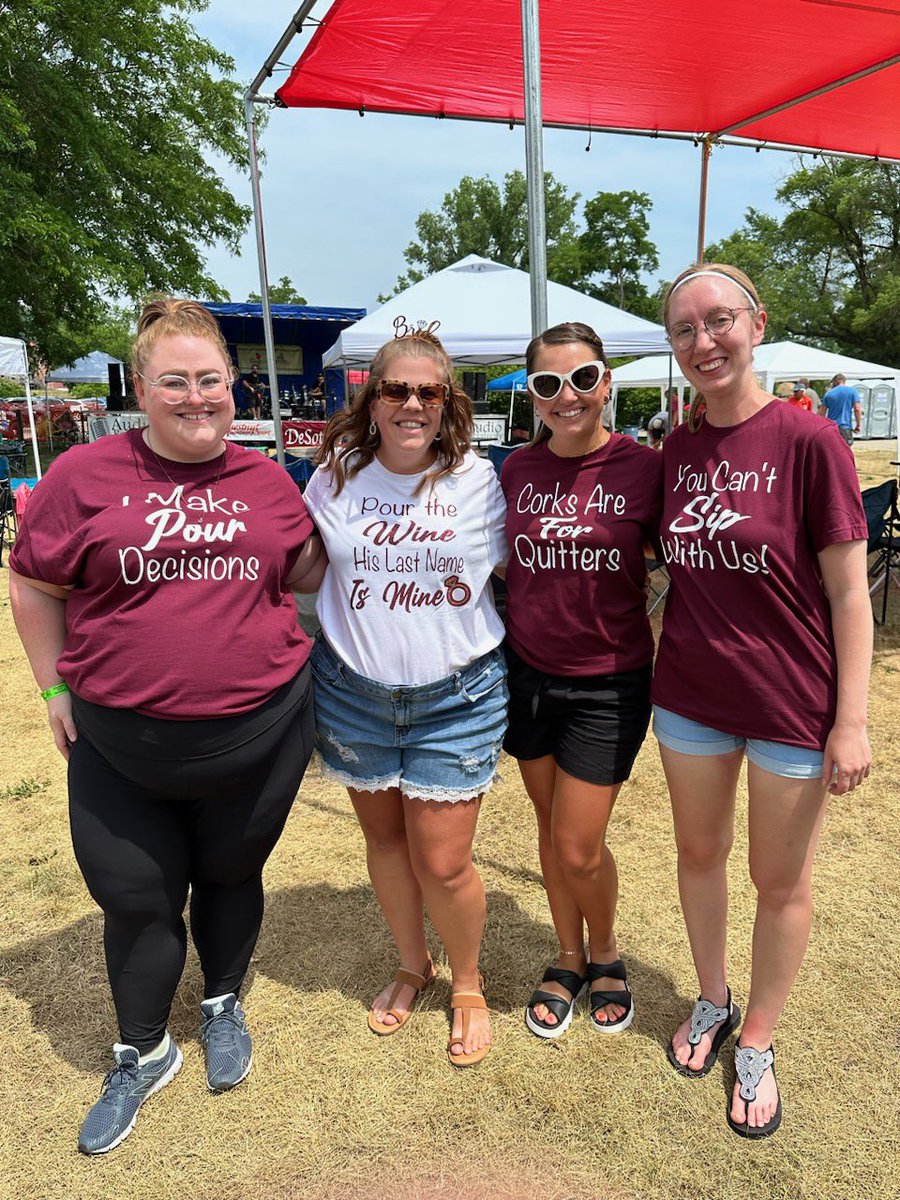 MrsJ_2023's tweet photo. Absolutely love these ladies! #teamBride #lettheJamesbegin #bacheloretteweekend https://t.co/mkXdhCsjgF