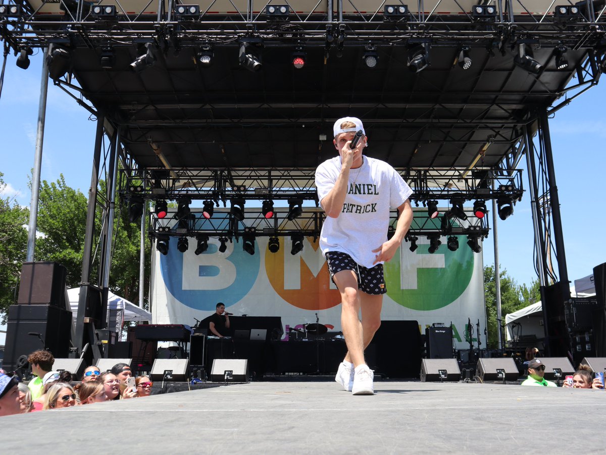 charlieonnafriday is ABSOLUTELY KILLING IT!!!

Come check this guy out right now!!

#boisemusicfest
PC: @musicmondays208