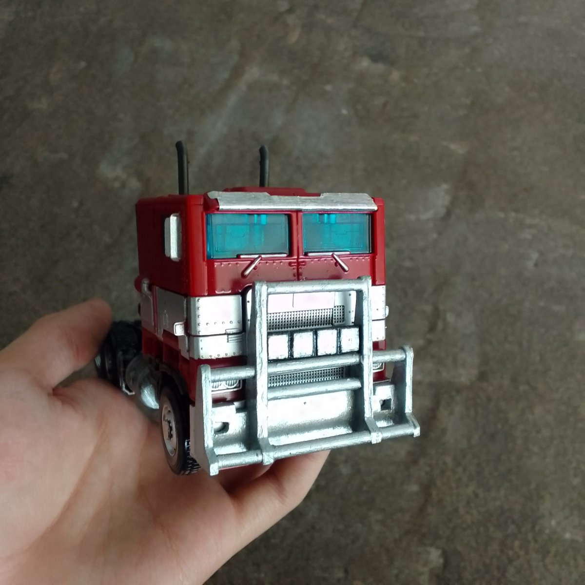 EnanoBuen19's tweet photo. Let them come!
Ahora sí hablamos de un nuevo Prime!!
Studio Series 38 Optimus Prime c/nuevo tumbaburros!
#TransformersRiseoftheBeasts
#RiseOfTheBeasts #eldespertardelasbestias #optimu https://t.co/rlvDEsHV7V