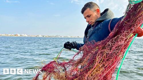Limportant_fr's tweet photo. Un pêcheur tunisien trouve les corps de 15 migrants dans ses filets en 3 jours https://t.co/6eFhuinUam #Afrique https://t.co/1DAW4MuLot