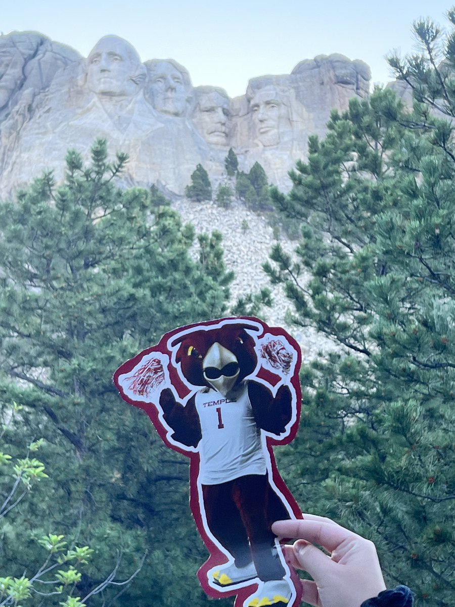 kidrock_02's tweet image. @TempleAlumni Hooter wanted to see if there was any room for him on Mount Rushmore #cherryon #whereishooter