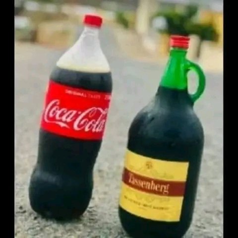 YoungChiefII's tweet photo. The only true never-ending love story in Mjolo History ❤
Fanta Grape made an appearance in their lives but didn't even last 24 hours as Tassen couldn't cheat on Coke 😊 https://t.co/Iy0V1oWvH1