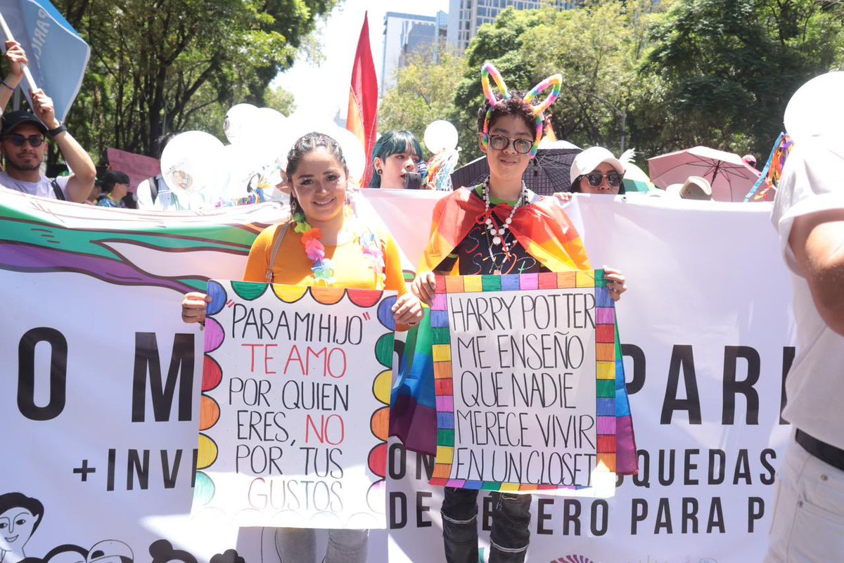 🏳️‍🌈🏳️‍⚧️El día de hoy, personal de la #CDHEH asistió a la #MarchaLGBT2023 en la Ciudad de México en acompañamiento a colectivos de personas desaparecidas de la #ComunidadLGBT.