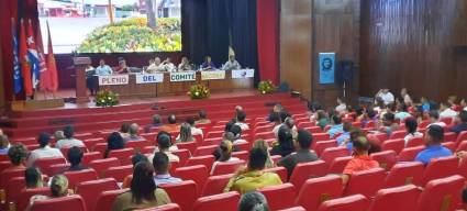 🇨🇺Con la presencia del miembro del Buró Político y Secretario de Organización del CC <a href="/PartidoPCC/">Partido Comunista de Cuba</a>, <a href="/DrRobertoMOjeda/">Dr. Roberto Morales Ojeda</a>, se desarrolla la 2da jornada del #VPlenoUJC.
#UnaMejorJuventud #Cuba <a href="/UJCdeCuba/">UJC de Cuba</a>