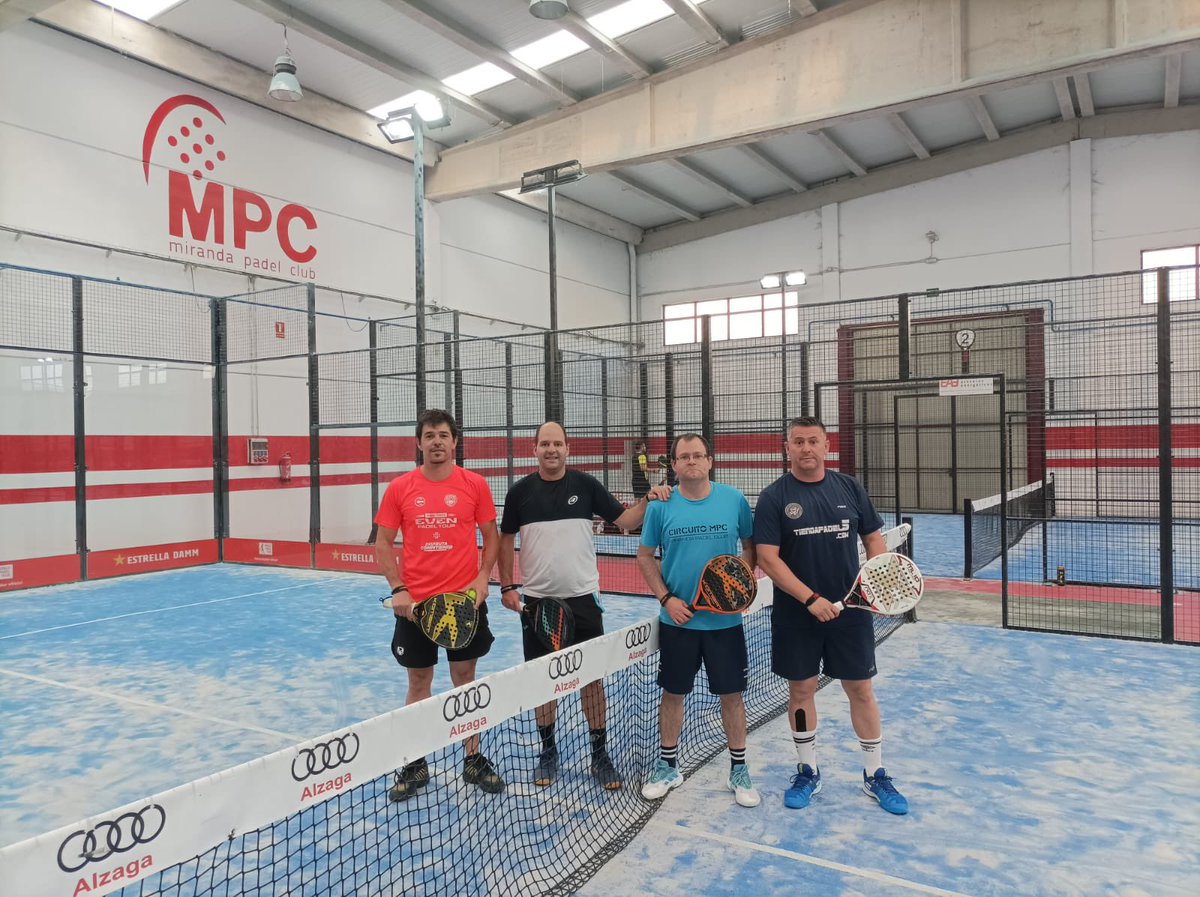 MPadelClub's tweet photo. Hoy sábado seguimos con el CIRCUITO NACIONAL KOMBAT en MPC

Pádel del bueno y un ambiente sobresaliente 

Os esperamos 💪 https://t.co/908z1FxXcP