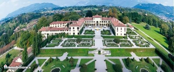 fiftycb's tweet photo. Un tedesco ricchissimo proprietario di una casa farmaceutica ha acquistato #VillaOrsiniColonna  a #Imbersago, una meravigliosa villa (enorme) con parco. Dopo 4 anni di aste andare a vuoto è arrivato lui. Ne farà una clinica/centro benessere.
Ah ok. Solita roba da ricchi. https://t.co/uRUpnrncrv
