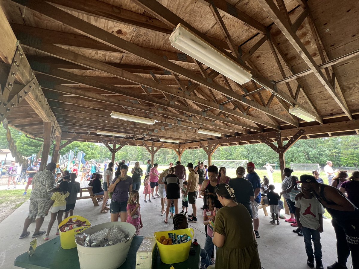 DurantRoadES's tweet photo. We had such a great turn out today with our rising kindergartners and families for our Popsicles at the playground event! Thank you @DresPta for the popsicles and the raffles! https://t.co/hN6SAB8NlL