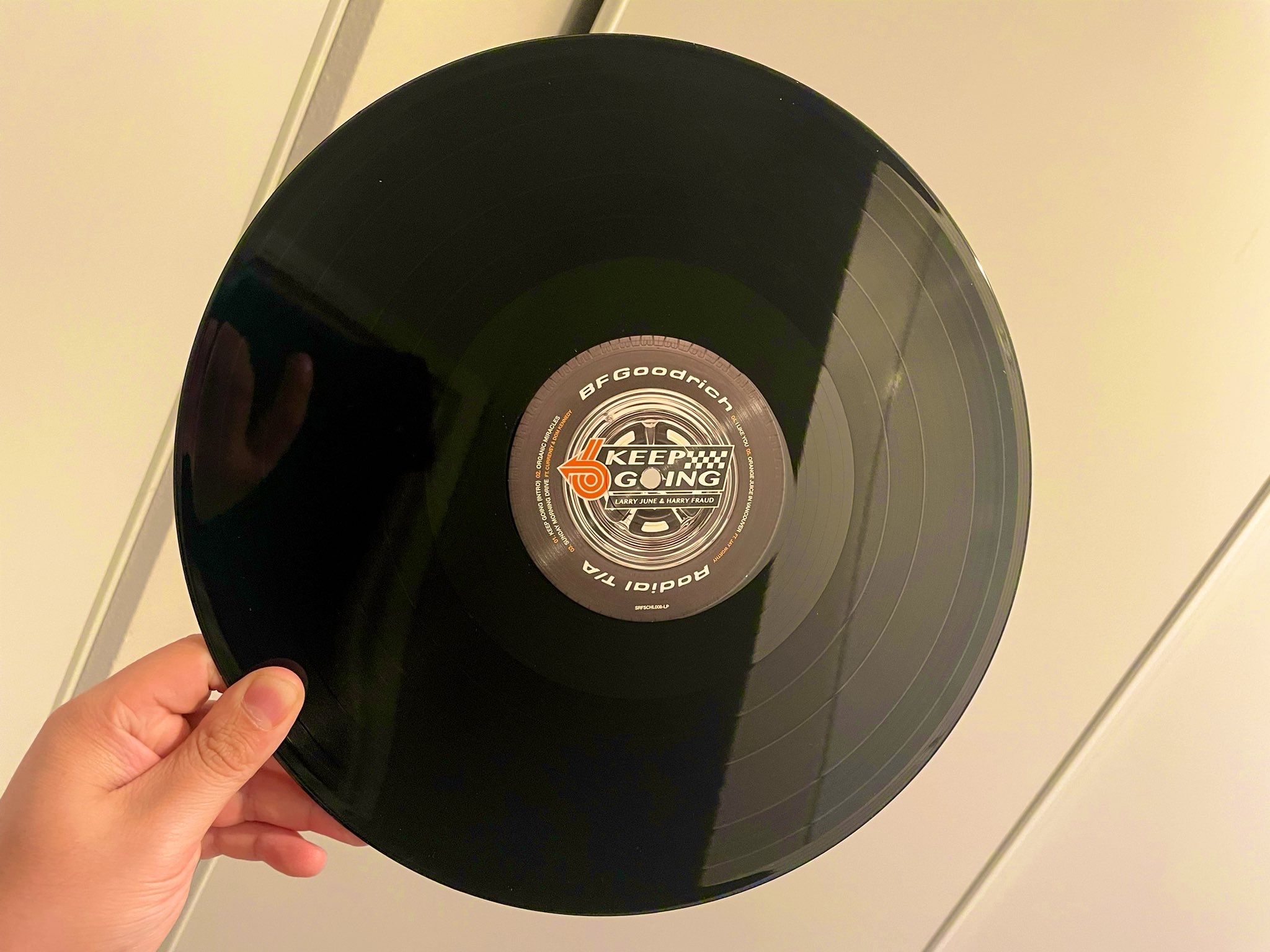 Larry June & Harry Fraud KEEP GOING レコード 印象のデザイン 本