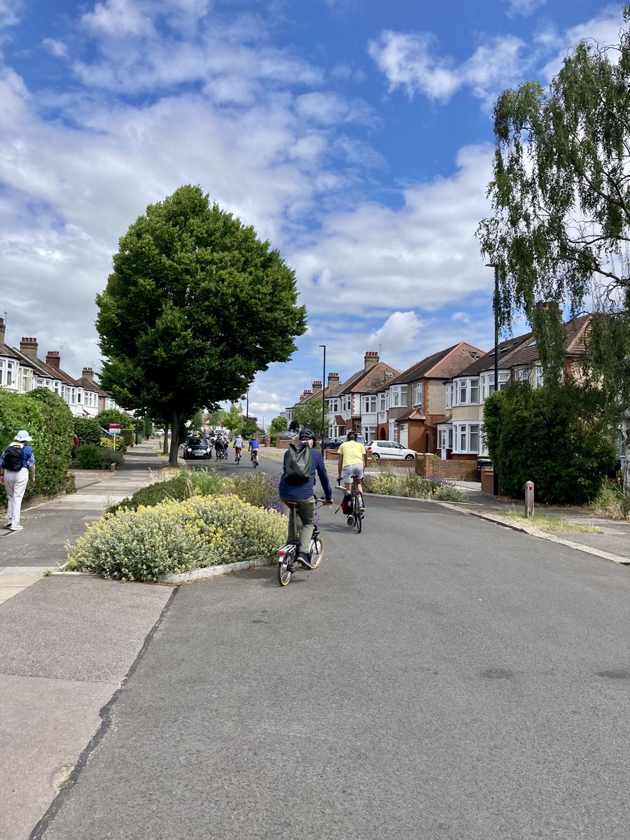 PaulOBrienArch's tweet photo. What a great day today around @FoxLaneLTN and @BowesLTN with my work colleagues, not to mention all the @JourneysPlaces, @EnfieldCouncil  and @EnfieldSuDS projects we visited. Thanks to @BetterSt4Enf for all your help! https://t.co/csYvtp9vc7