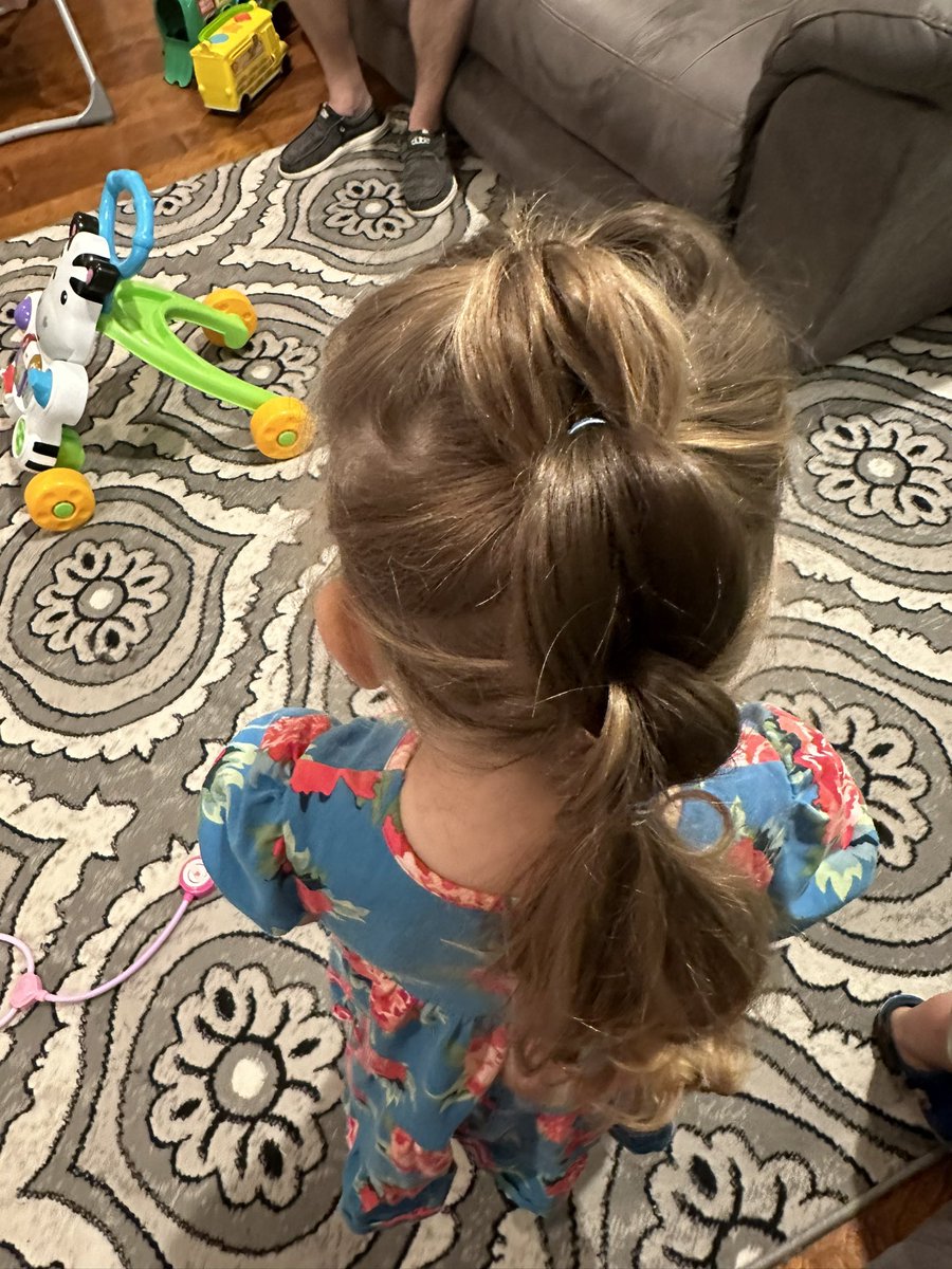 TheMorganRea's tweet photo. Attempt at bubble braid/pull through braid on the girls with hair 😂😂 #pinterestmom #bubblebraids #momof8 https://t.co/I3yl3viRD3