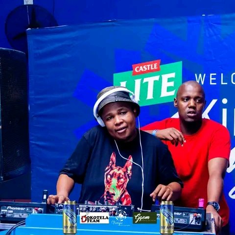 SolanLoMusic's tweet photo. Biza wethu &amp; Mr GqomWave 

Gqom explosion https://t.co/PhxTEOwHIk