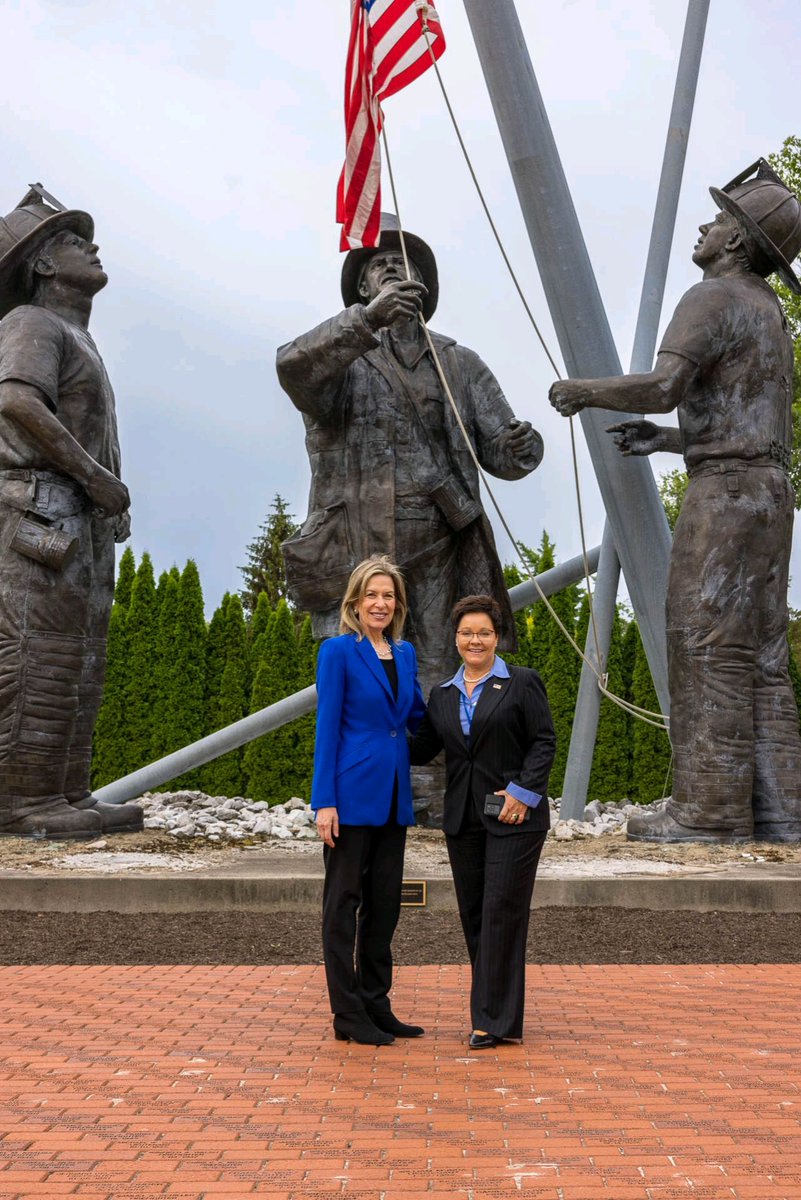 What an honor to host @WhiteHouse Dr. Sherwood-Randall @usfire National Fire Academy to address #wildfire Commission. During her visit, we also talked about our #FireServiceOneVoice  #NationalStrategy .She spent time at the @NFFF_News Memorial & 9/11 Memorial. @fema  @DHSgov