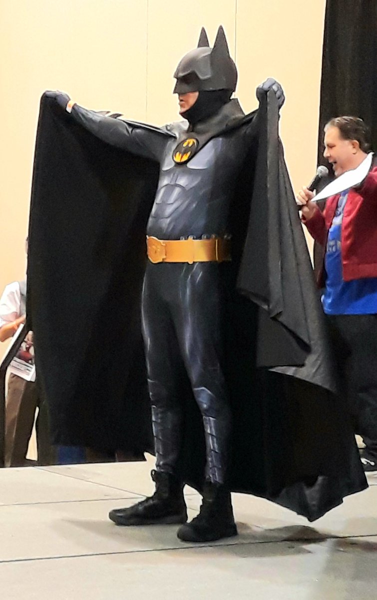 ShowcaseComics5's tweet photo. Two #Batman cosplayers at #ShowcaseComicCon's 13+ costume contest! Will one win a trophy?
#ShowcaseComics #comics #comicbooks #Slidell #SlidellEvents #NewOrleansEvents #NewOrleans #NOLA https://t.co/CmR1N91uLk